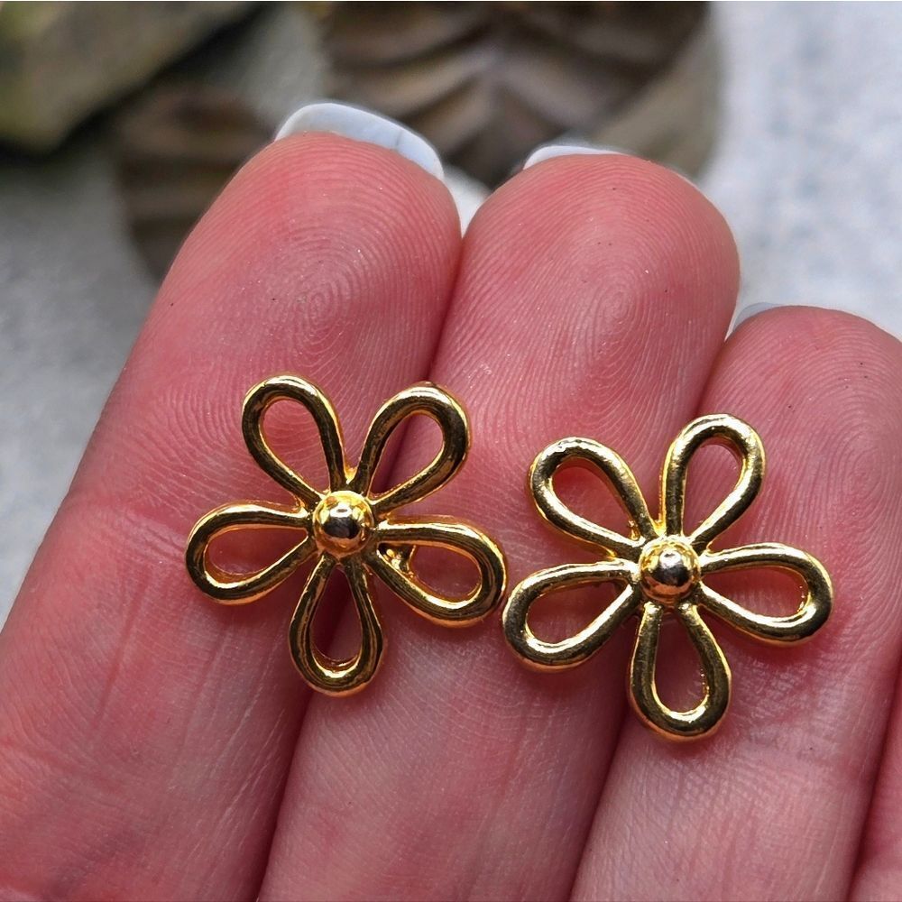 "5/$40" Daisy Flower Gold Tone Post Stud Earrings - Picture 6 of 6